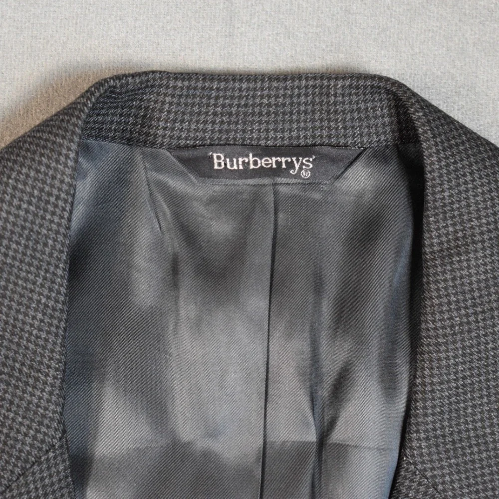 Vintage Burberry's 44 Blazer Sport Coat 100% Wool ACTWU Gray Houndstooth 90s
